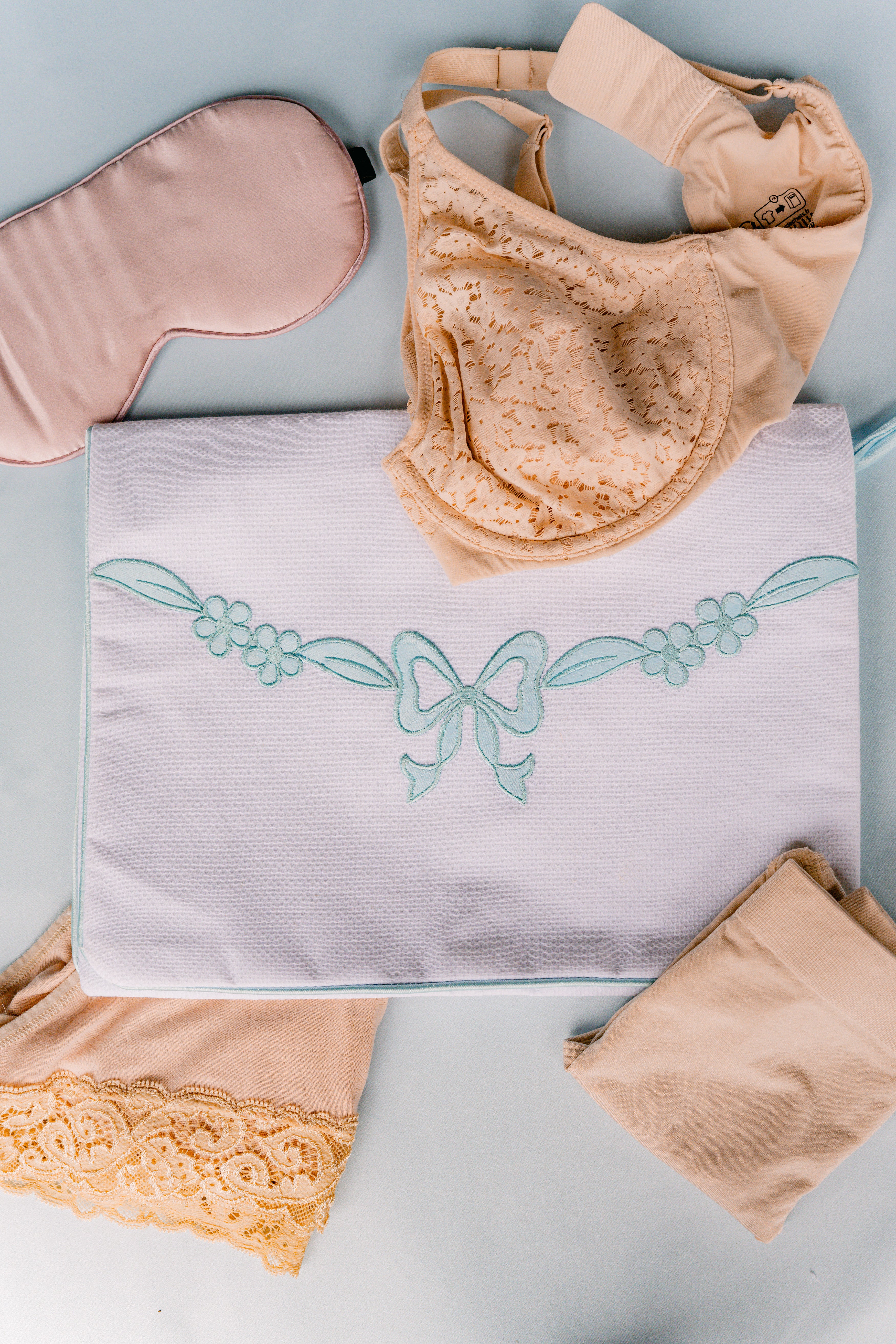 FLORAL BOW LINGERIE ENVELOPE - Lenora