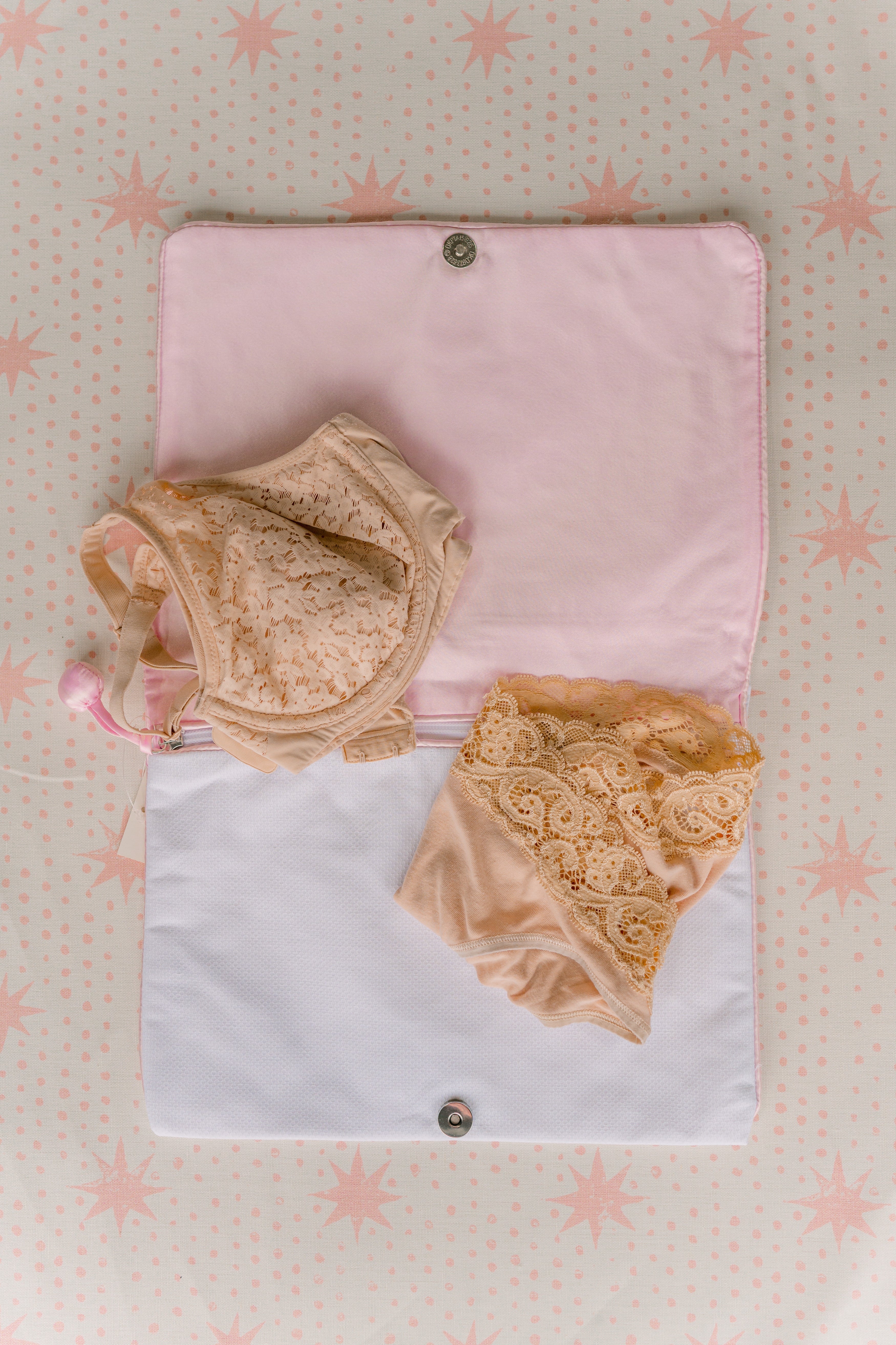 FLORAL BOW LINGERIE ENVELOPE - Lenora