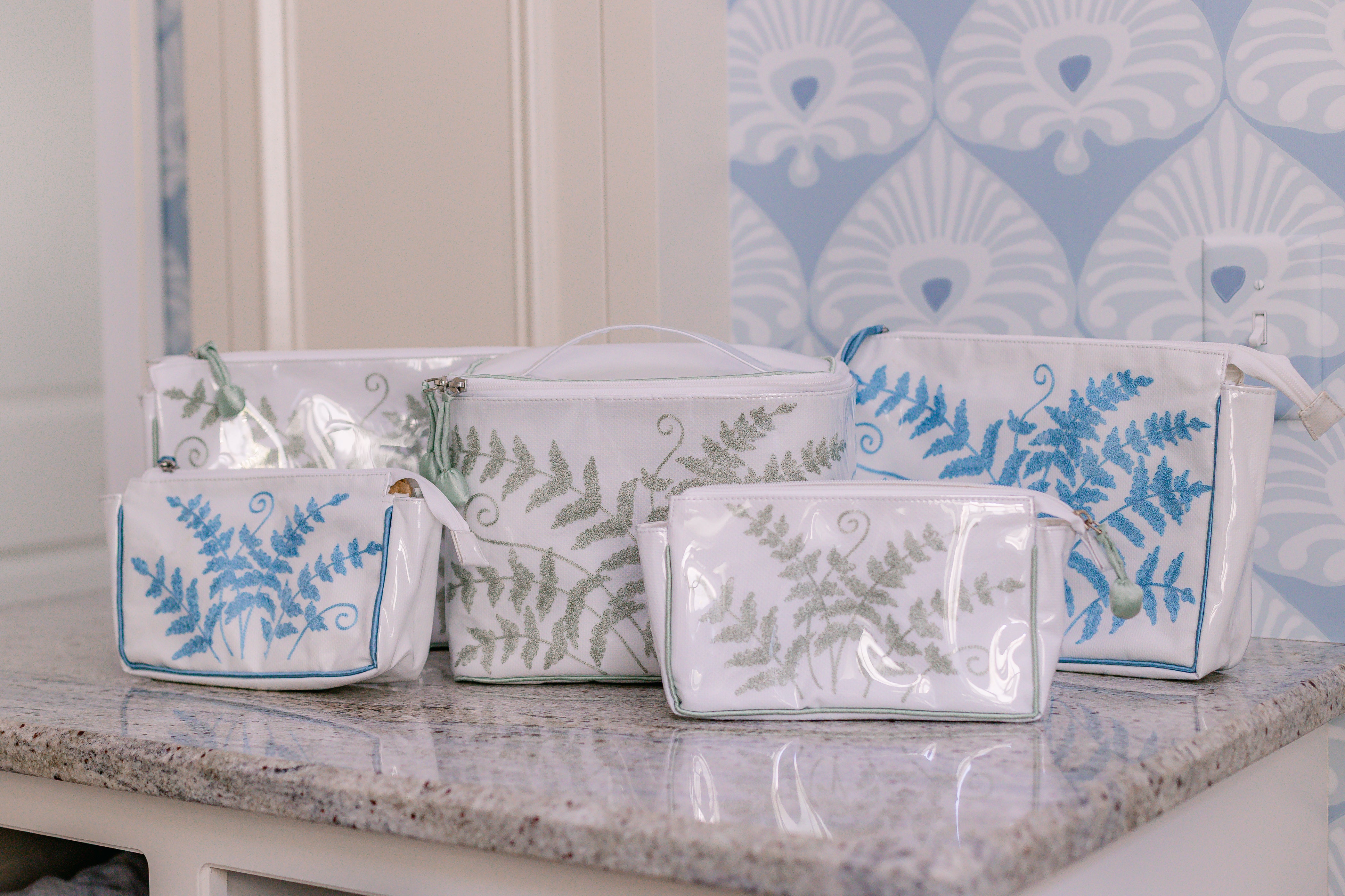 FERN LARGE MAKEUP BAG - Lenora